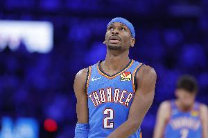 卡斯尔6罚全中超森林狼全队！马刺上半场16罚13中森林狼9中5